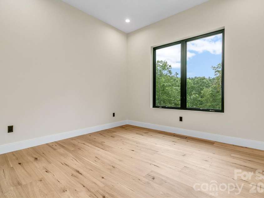 407 Melnick Terrace, Asheville, NC 28803.  MLS# CAR4410571, YatesRealty ID 44701. 
