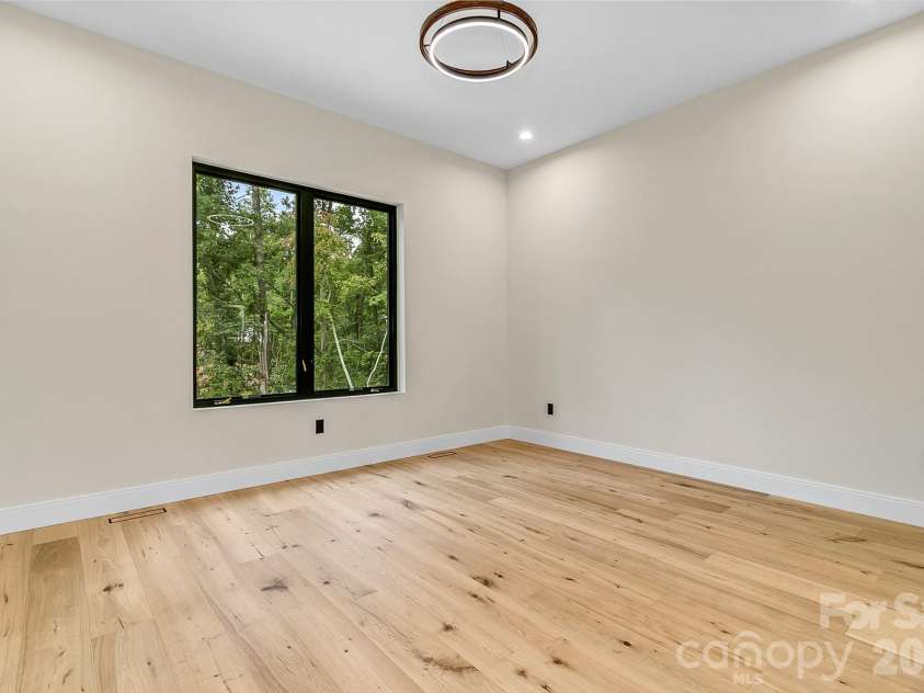 407 Melnick Terrace, Asheville, NC 28803.  MLS# CAR4410571, YatesRealty ID 44701. 
