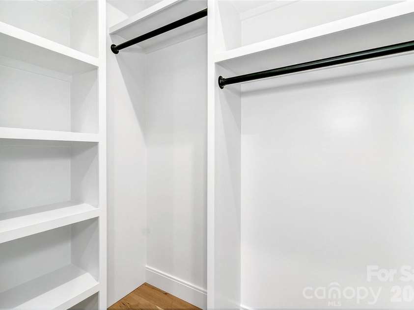 407 Melnick Terrace, Asheville, NC 28803.  MLS# CAR4410571, YatesRealty ID 44701. 