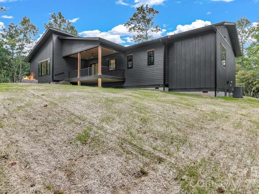 407 Melnick Terrace, Asheville, NC 28803.  MLS# CAR4410571, YatesRealty ID 44701. 