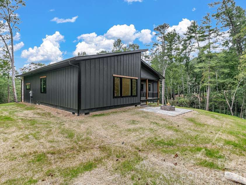 407 Melnick Terrace, Asheville, NC 28803.  MLS# CAR4410571, YatesRealty ID 44701. 