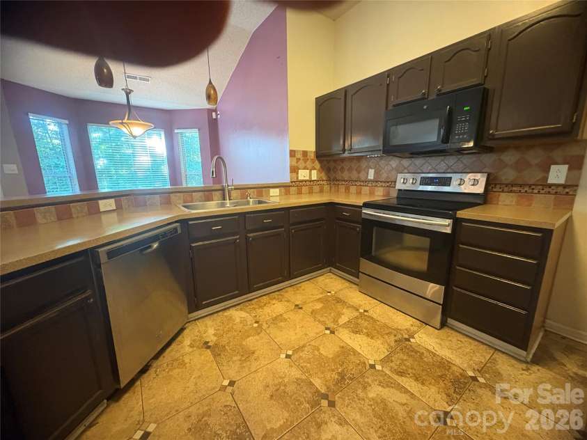 3520 Cliffvale Court, Charlotte, NC 28269.  MLS# CAR4414990, YatesRealty ID 44702. Kitchen