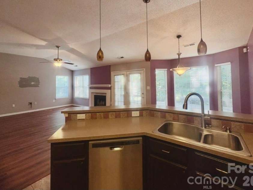 3520 Cliffvale Court, Charlotte, NC 28269.  MLS# CAR4414990, YatesRealty ID 44702. Kitchen