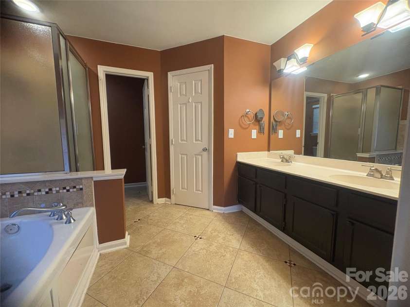 3520 Cliffvale Court, Charlotte, NC 28269.  MLS# CAR4414990, YatesRealty ID 44702. Master Bathroom