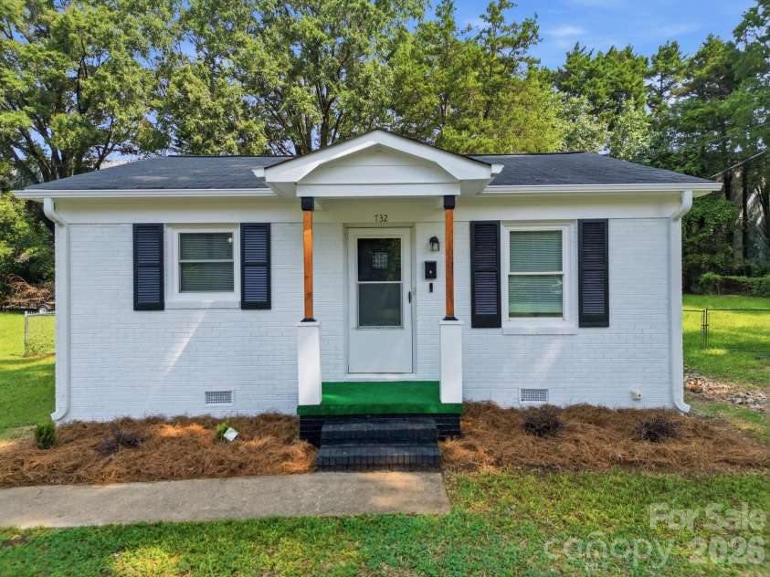 732 Wabash Avenue, Charlotte, NC 28208.  MLS# CAR4415057, YatesRealty ID 44703. 