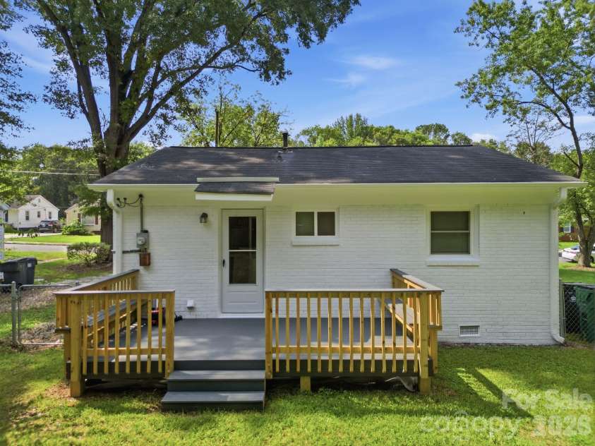 732 Wabash Avenue, Charlotte, NC 28208.  MLS# CAR4415057, YatesRealty ID 44703. 