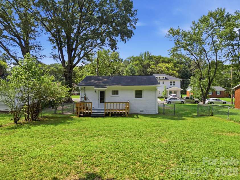 732 Wabash Avenue, Charlotte, NC 28208.  MLS# CAR4415057, YatesRealty ID 44703. 