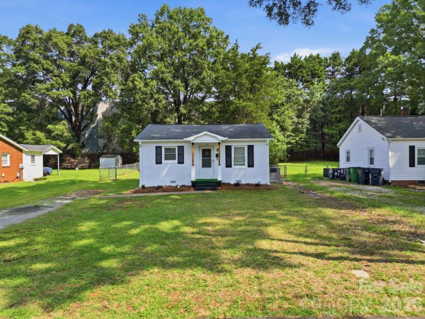 732 Wabash Avenue, Charlotte, NC 28208.  MLS# CAR4415057, YatesRealty ID 44703. 