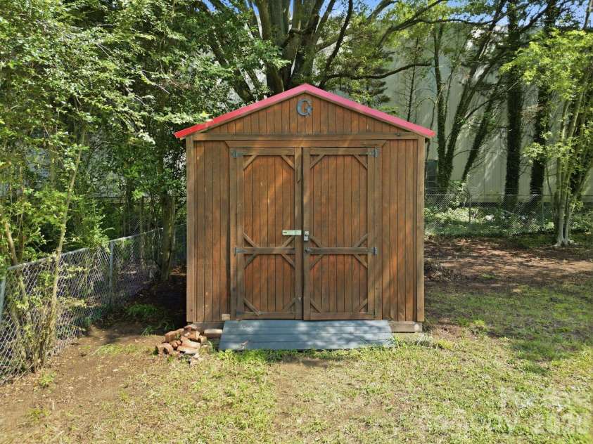 732 Wabash Avenue, Charlotte, NC 28208.  MLS# CAR4415057, YatesRealty ID 44703. 