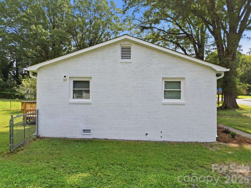 732 Wabash Avenue, Charlotte, NC 28208.  MLS# CAR4415057, YatesRealty ID 44703. 