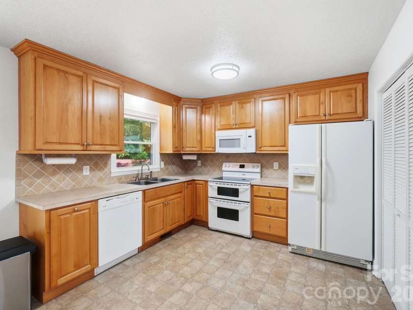 2818 Castlebrook Drive, Monroe, NC 28112.  MLS# CAR4413380, YatesRealty ID 44704. 