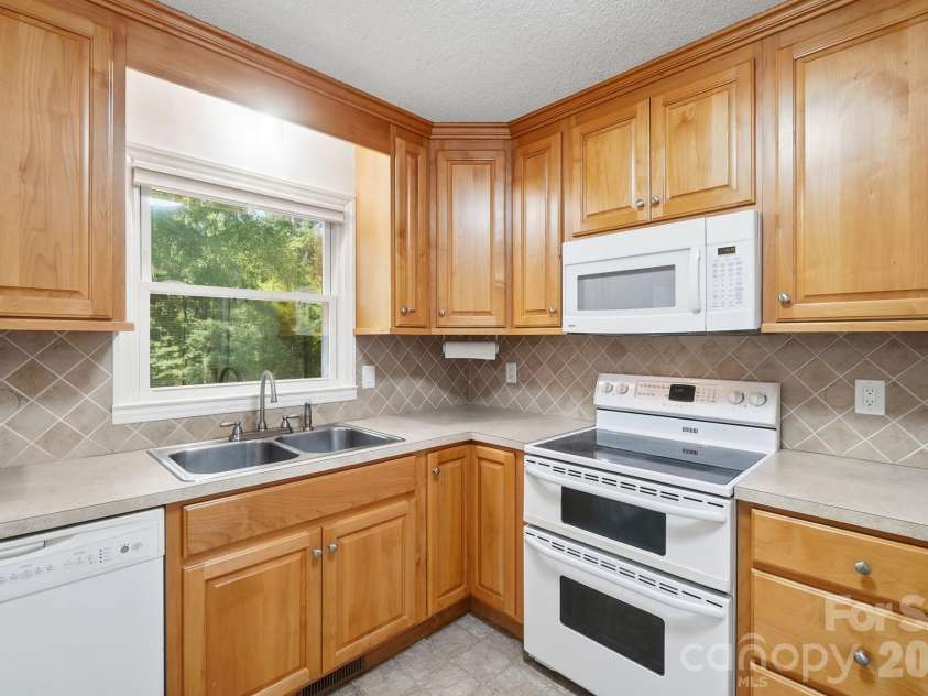 2818 Castlebrook Drive, Monroe, NC 28112.  MLS# CAR4413380, YatesRealty ID 44704. 