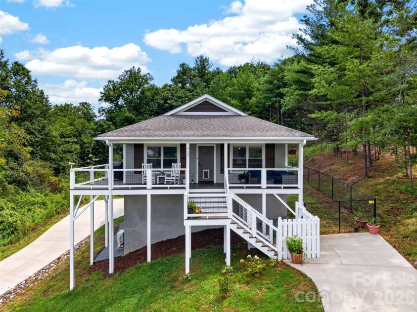 932 Morlin Acres Drive, Marshall, NC 28753.  MLS# CAR4412278, YatesRealty ID 44706. 