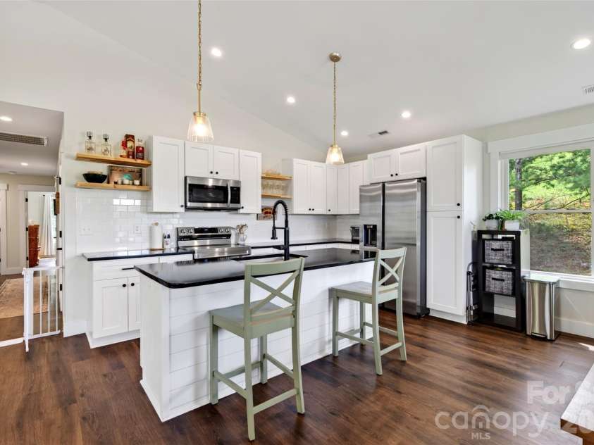 932 Morlin Acres Drive, Marshall, NC 28753.  MLS# CAR4412278, YatesRealty ID 44706. 