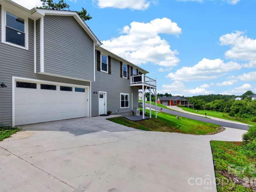 932 Morlin Acres Drive, Marshall, NC 28753.  MLS# CAR4412278, YatesRealty ID 44706. 