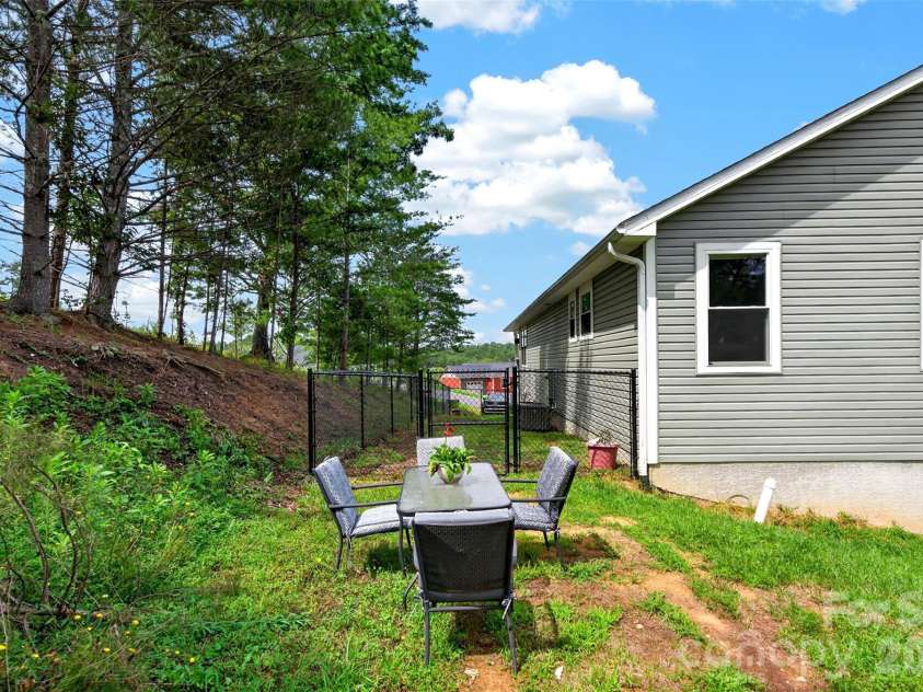 932 Morlin Acres Drive, Marshall, NC 28753.  MLS# CAR4412278, YatesRealty ID 44706. 