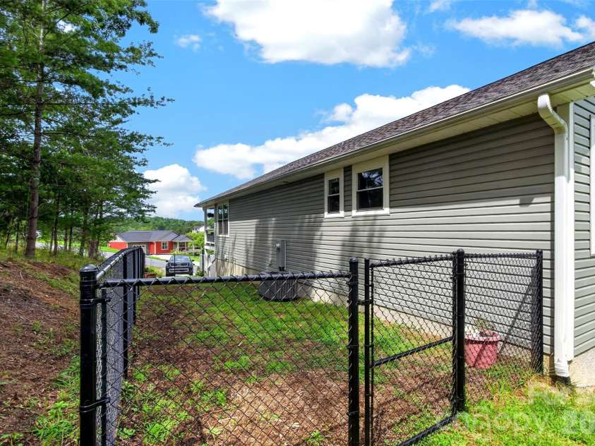 932 Morlin Acres Drive, Marshall, NC 28753.  MLS# CAR4412278, YatesRealty ID 44706. 