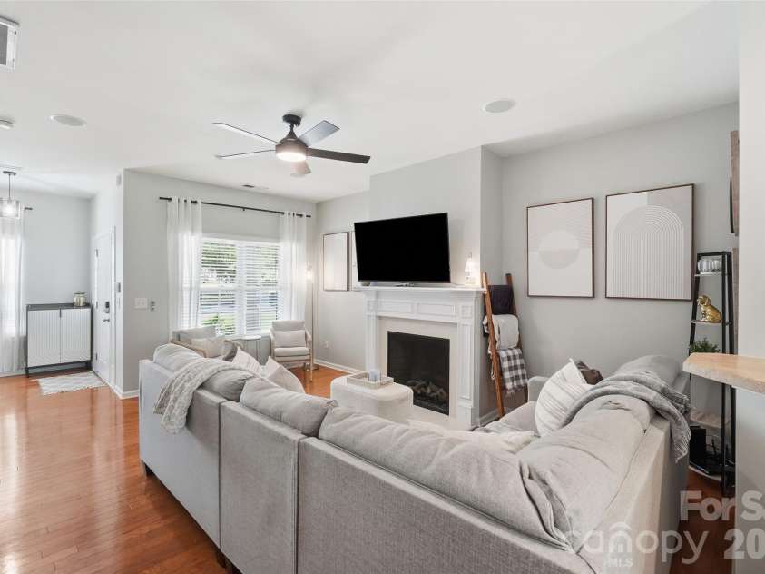2311 Crosscut Drive, Charlotte, NC 28214.  MLS# CAR4415063, YatesRealty ID 44707. 