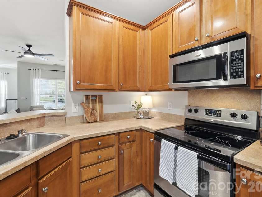 2311 Crosscut Drive, Charlotte, NC 28214.  MLS# CAR4415063, YatesRealty ID 44707. 