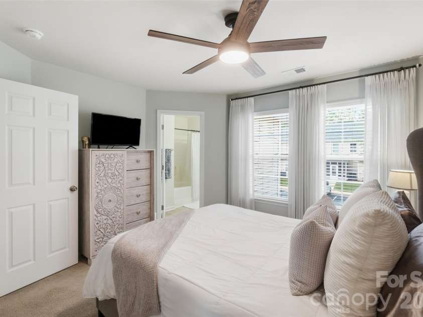 2311 Crosscut Drive, Charlotte, NC 28214.  MLS# CAR4415063, YatesRealty ID 44707. 