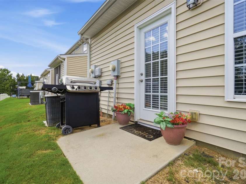 2311 Crosscut Drive, Charlotte, NC 28214.  MLS# CAR4415063, YatesRealty ID 44707. 