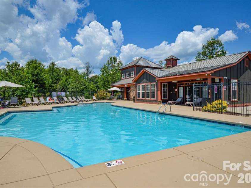 2311 Crosscut Drive, Charlotte, NC 28214.  MLS# CAR4415063, YatesRealty ID 44707. 