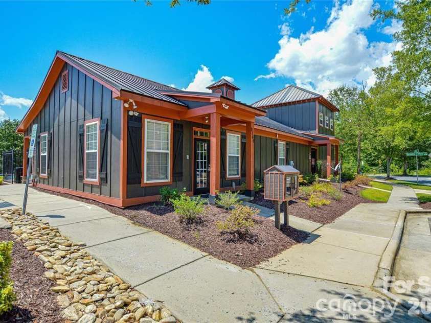 2311 Crosscut Drive, Charlotte, NC 28214.  MLS# CAR4415063, YatesRealty ID 44707. 