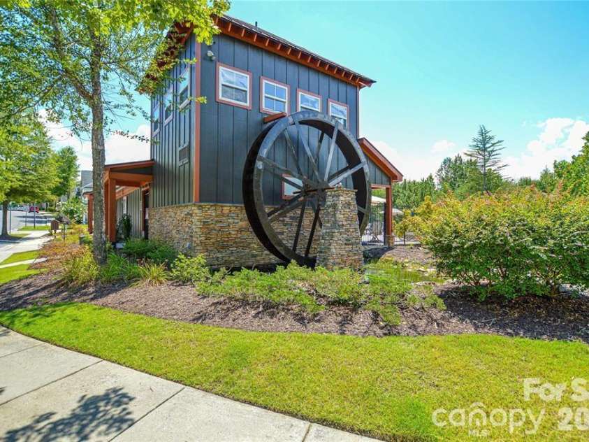 2311 Crosscut Drive, Charlotte, NC 28214.  MLS# CAR4415063, YatesRealty ID 44707. 