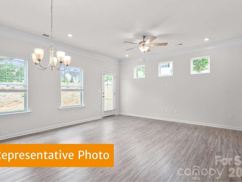 5438 Porterhouse Way, Charlotte, NC 28215.  MLS# CAR4415068, YatesRealty ID 44709. 