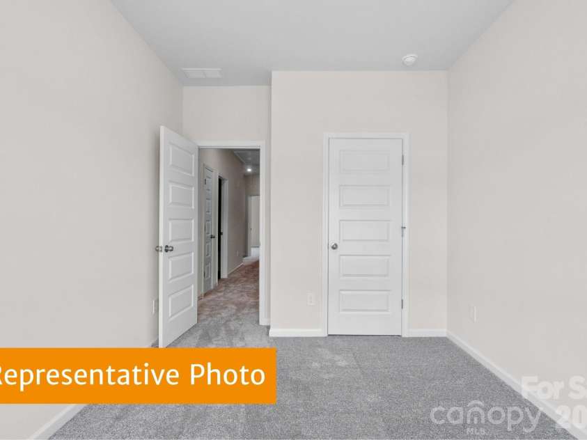 5438 Porterhouse Way, Charlotte, NC 28215.  MLS# CAR4415068, YatesRealty ID 44709. 
