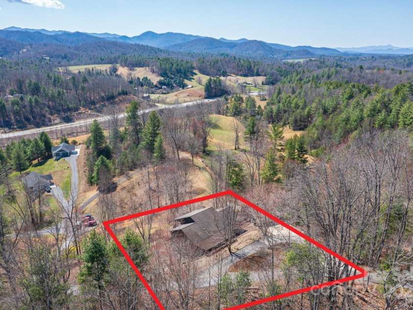 106 Clear View Drive, Mars Hill, NC 28754.  MLS# CAR4233910, YatesRealty ID 4471. Outline of property