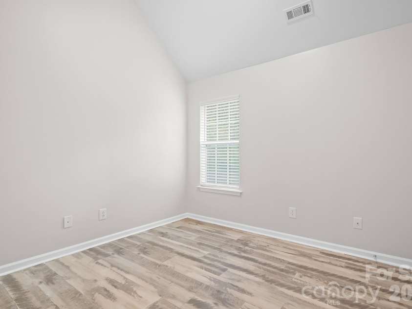 19300 Kanawha Drive, Cornelius, NC 28031.  MLS# CAR4414976, YatesRealty ID 44710. 4th bedroom