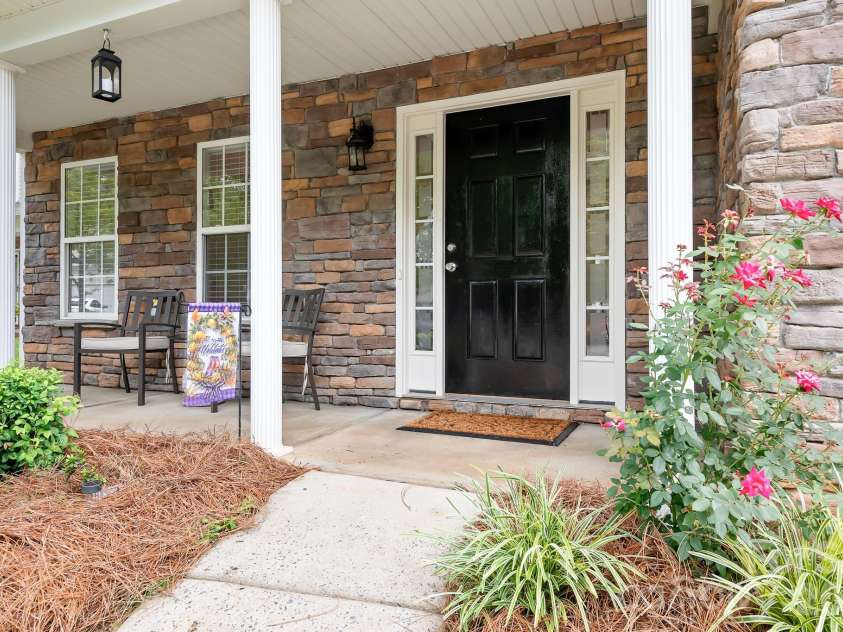 19300 Kanawha Drive, Cornelius, NC 28031.  MLS# CAR4414976, YatesRealty ID 44710. 