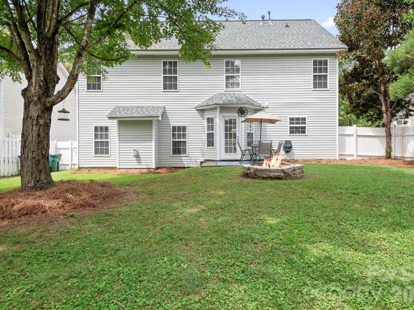 19300 Kanawha Drive, Cornelius, NC 28031.  MLS# CAR4414976, YatesRealty ID 44710. 