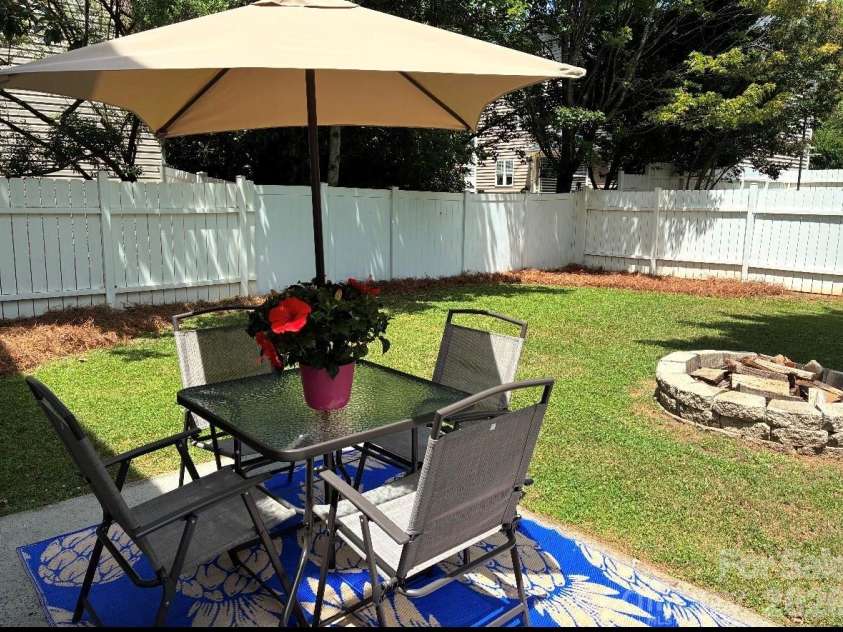 19300 Kanawha Drive, Cornelius, NC 28031.  MLS# CAR4414976, YatesRealty ID 44710. 