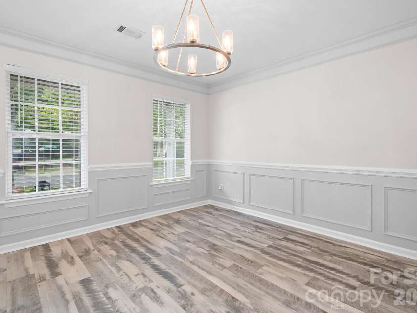 19300 Kanawha Drive, Cornelius, NC 28031.  MLS# CAR4414976, YatesRealty ID 44710. Dining room