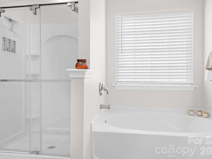 19300 Kanawha Drive, Cornelius, NC 28031.  MLS# CAR4414976, YatesRealty ID 44710. New shower enclosure