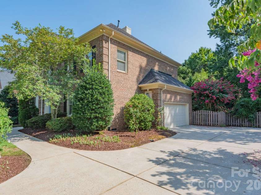 11645 Stonebriar Drive, Charlotte, NC 28277.  MLS# CAR4413035, YatesRealty ID 44711. 