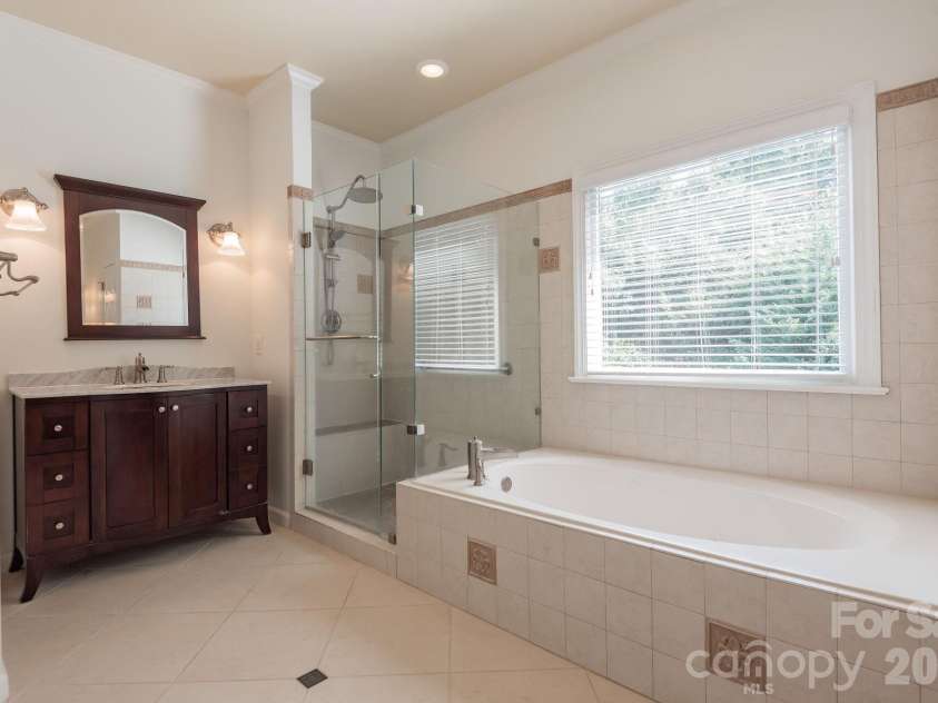 11645 Stonebriar Drive, Charlotte, NC 28277.  MLS# CAR4413035, YatesRealty ID 44711. 