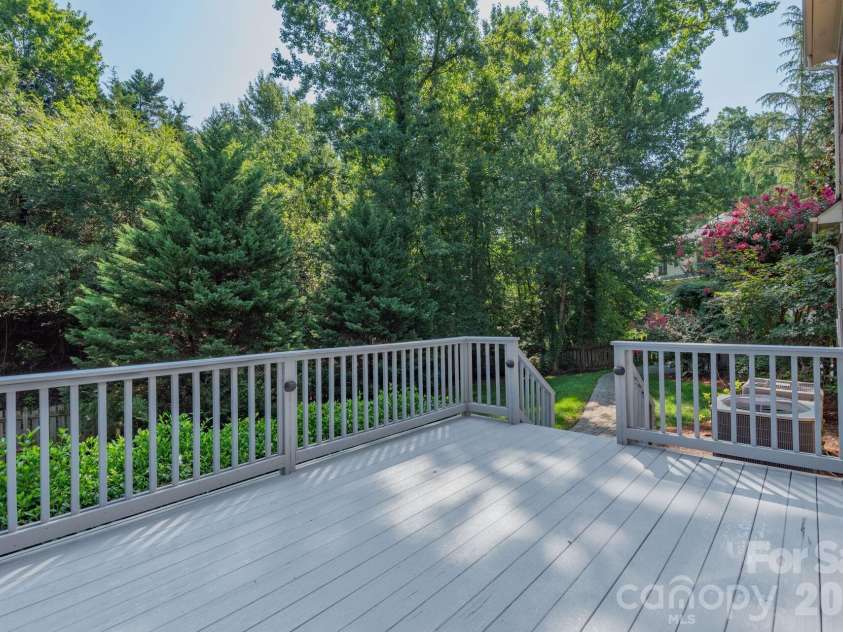 11645 Stonebriar Drive, Charlotte, NC 28277.  MLS# CAR4413035, YatesRealty ID 44711. 