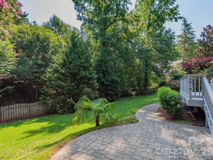 11645 Stonebriar Drive, Charlotte, NC 28277.  MLS# CAR4413035, YatesRealty ID 44711. 