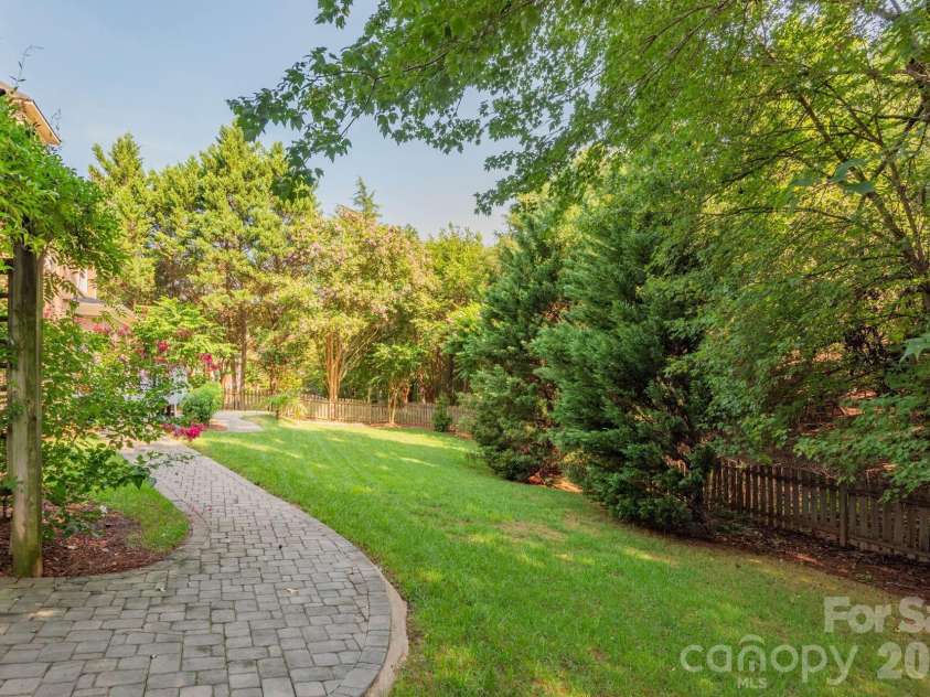 11645 Stonebriar Drive, Charlotte, NC 28277.  MLS# CAR4413035, YatesRealty ID 44711. 