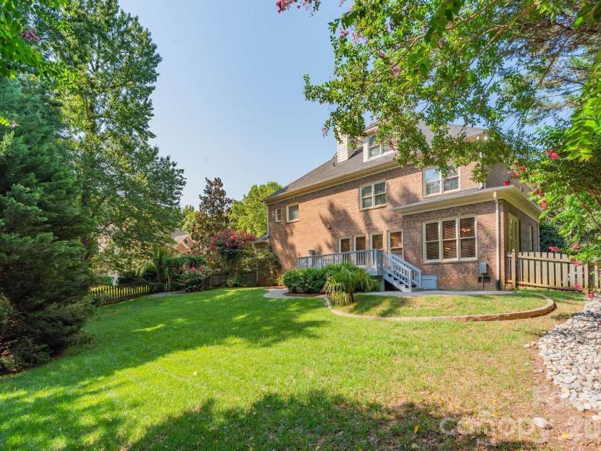 11645 Stonebriar Drive, Charlotte, NC 28277.  MLS# CAR4413035, YatesRealty ID 44711. 