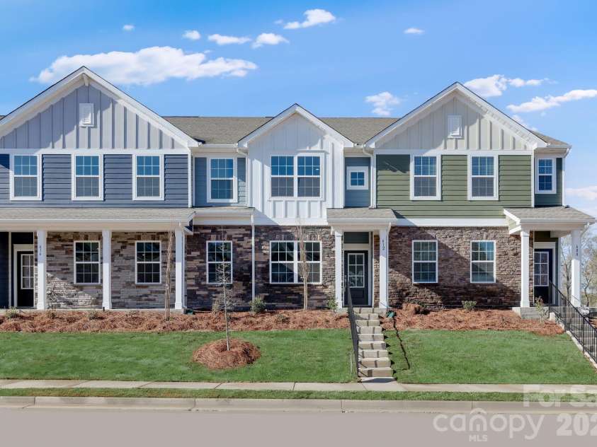 650 Sparano Loop, York, SC 29745.  MLS# CAR4415074, YatesRealty ID 44713. 