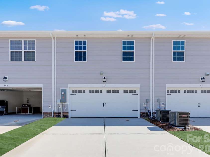650 Sparano Loop, York, SC 29745.  MLS# CAR4415074, YatesRealty ID 44713. 