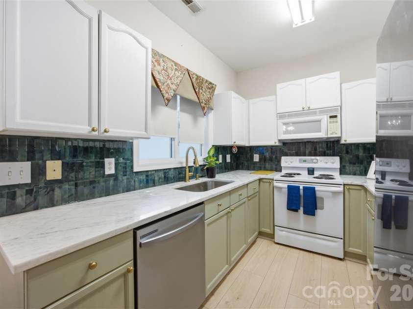 5967 Pisgah Way, Charlotte, NC 28217.  MLS# CAR4412762, YatesRealty ID 44717. 