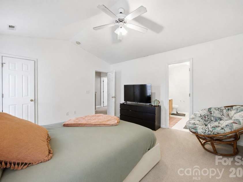 5967 Pisgah Way, Charlotte, NC 28217.  MLS# CAR4412762, YatesRealty ID 44717. 
