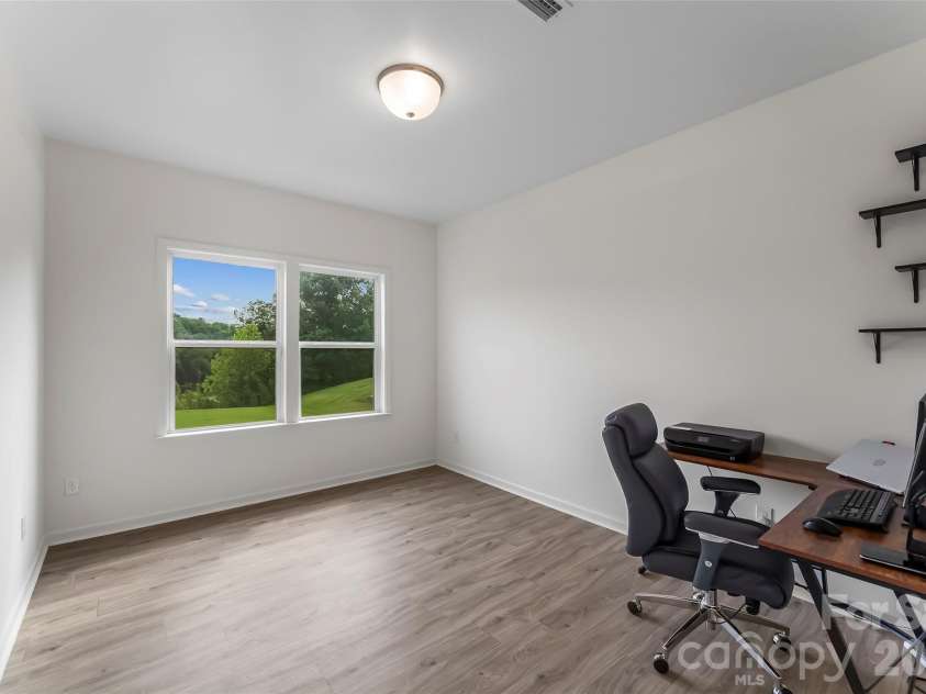 112 Divot Lane, Statesville, NC 28677.  MLS# CAR4405568, YatesRealty ID 44718. 