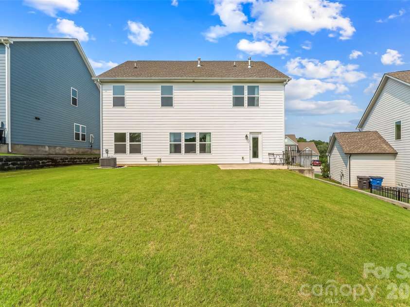 112 Divot Lane, Statesville, NC 28677.  MLS# CAR4405568, YatesRealty ID 44718. 