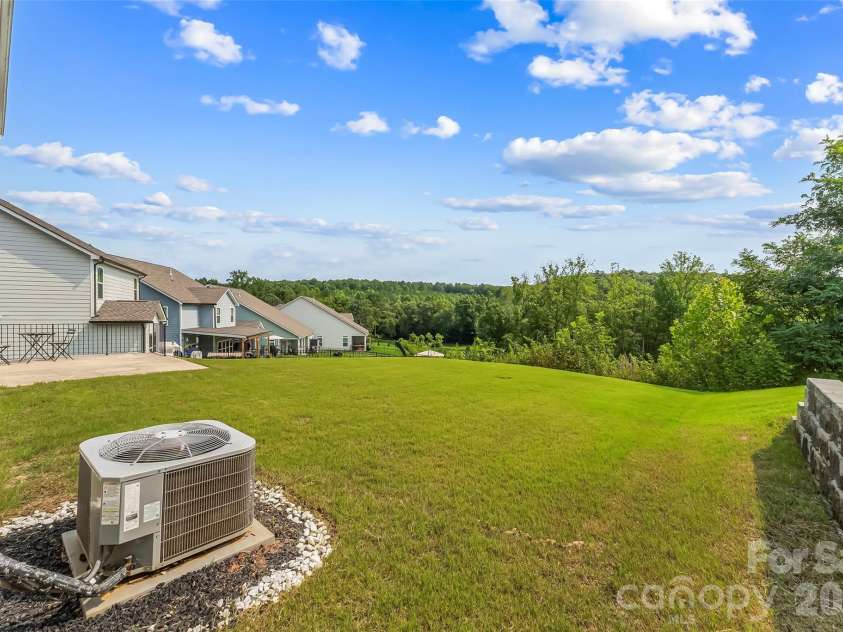 112 Divot Lane, Statesville, NC 28677.  MLS# CAR4405568, YatesRealty ID 44718. 
